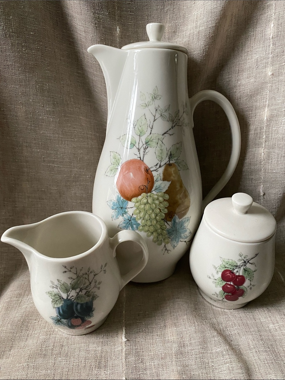 MCM Syracuse China Wayside Fruit Pattern Coffee/ Tea Pot set with cream & sugar
